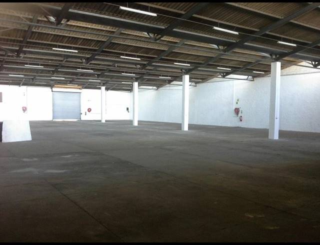1,810M² FACTORY TO LET IN EPPING INDUSTRIAL